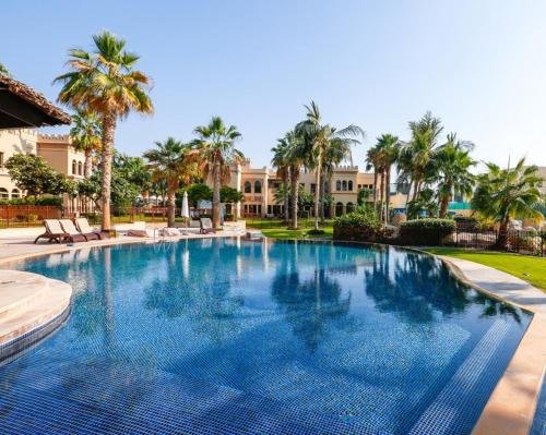 Дубай: The Palm Jumeirah Villas - Frond N by Kennedy Towers