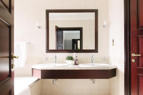 Дубай: The Palm Jumeirah Villas - Frond N by Kennedy Towers