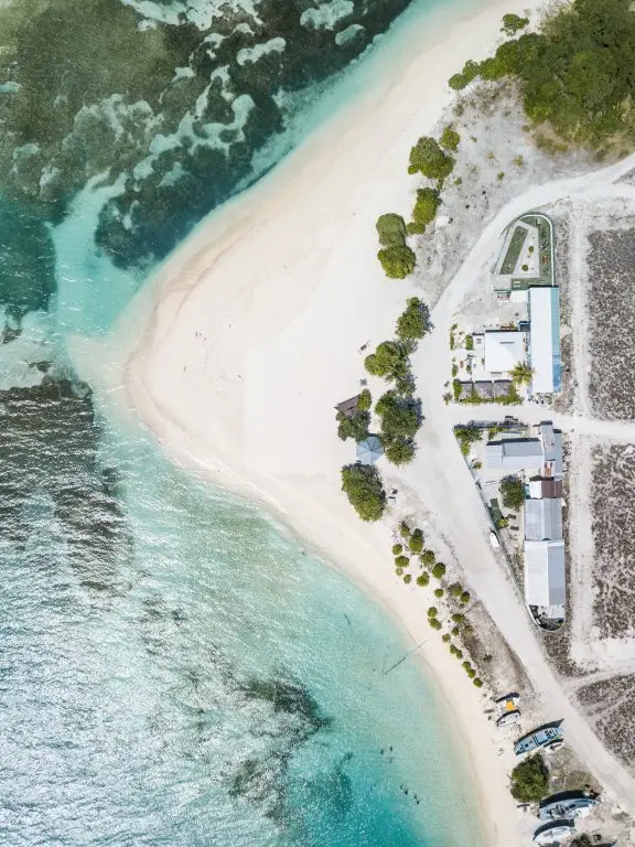 Атолл Лхавийани: One the Island