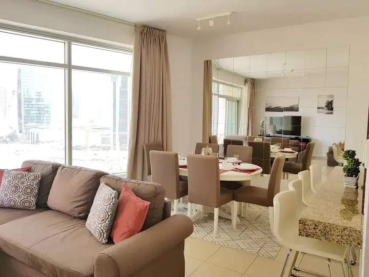 Дубай: Luton Vacation Home Burj Views