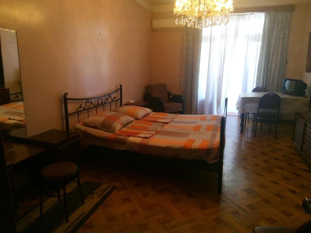 Батуми: Nani's Homestay