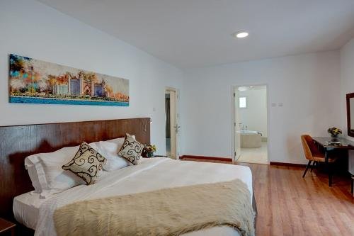 Дубай: J5 Four Bedroom Villa in Al Wasl For Family Stay Only