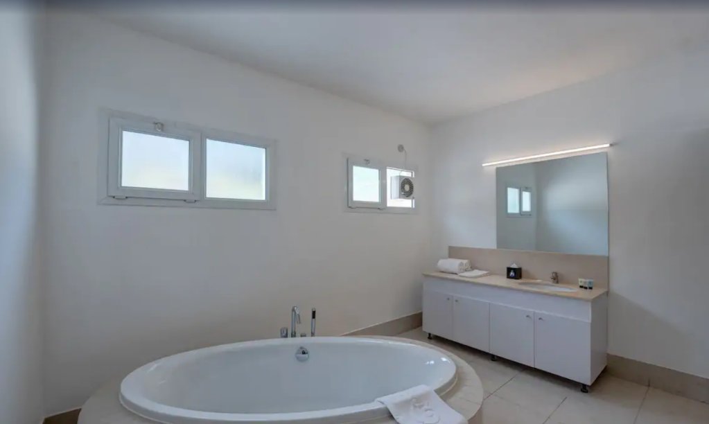 Дубай: J5 Four Bedroom Villa in Al Wasl For Family Stay Only
