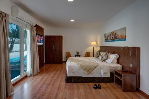 Дубай: J5 Four Bedroom Villa in Al Wasl For Family Stay Only