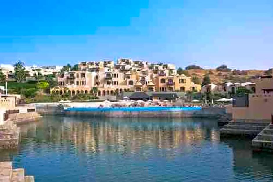 Рас-эль-Хайма: 2-Bedroom Private Villa at Cove