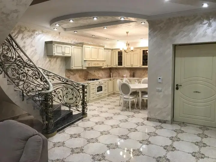 Ереван: White Luxury Villa With Swimming Pool In City Center