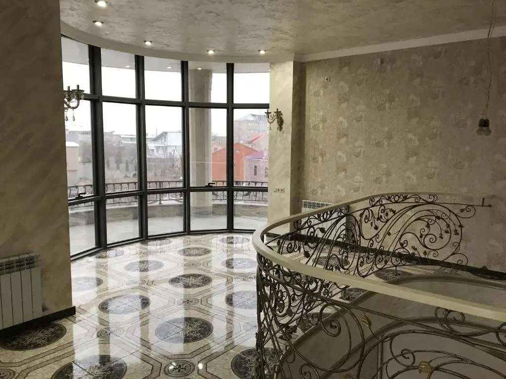 Ереван: White Luxury Villa With Swimming Pool In City Center