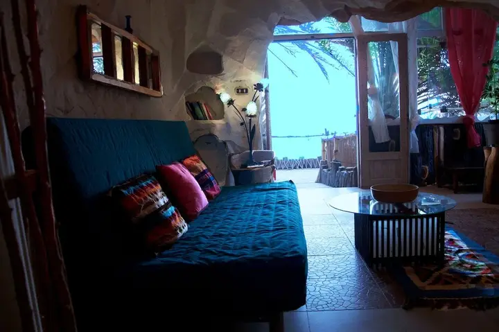Аз Заказик: The Cozy Beach Cave