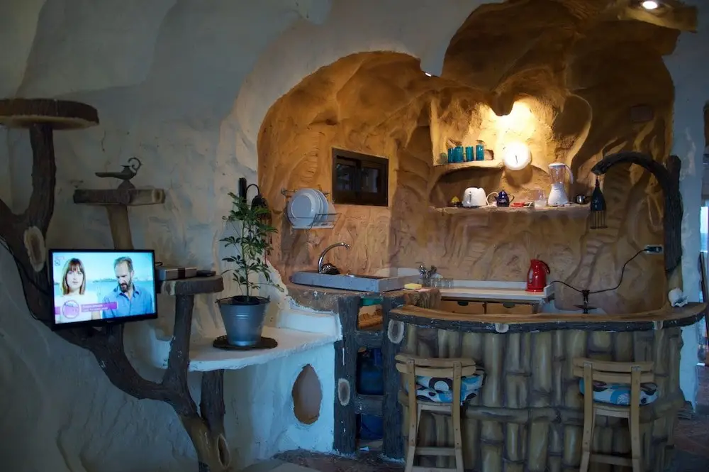Аз Заказик: The Cozy Beach Cave