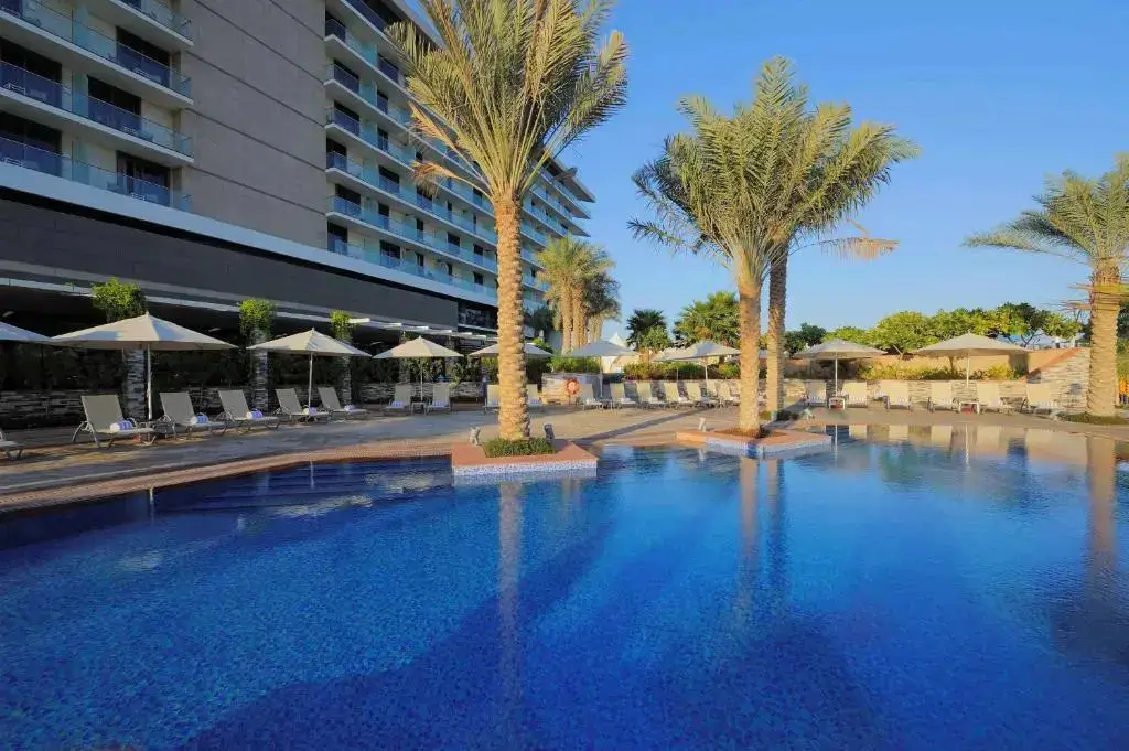 Yas Plaza Bay by IHG — фото 1