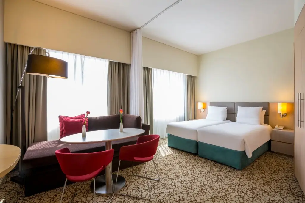Дубай: Отель Novotel Suites Mall Avenue Dubai