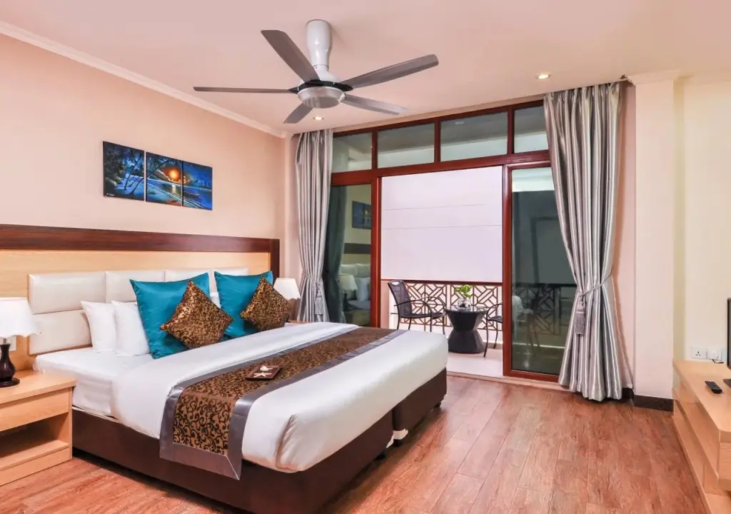 Маафуши (Атолл Каафу): Triton Beach Hotel & Spa