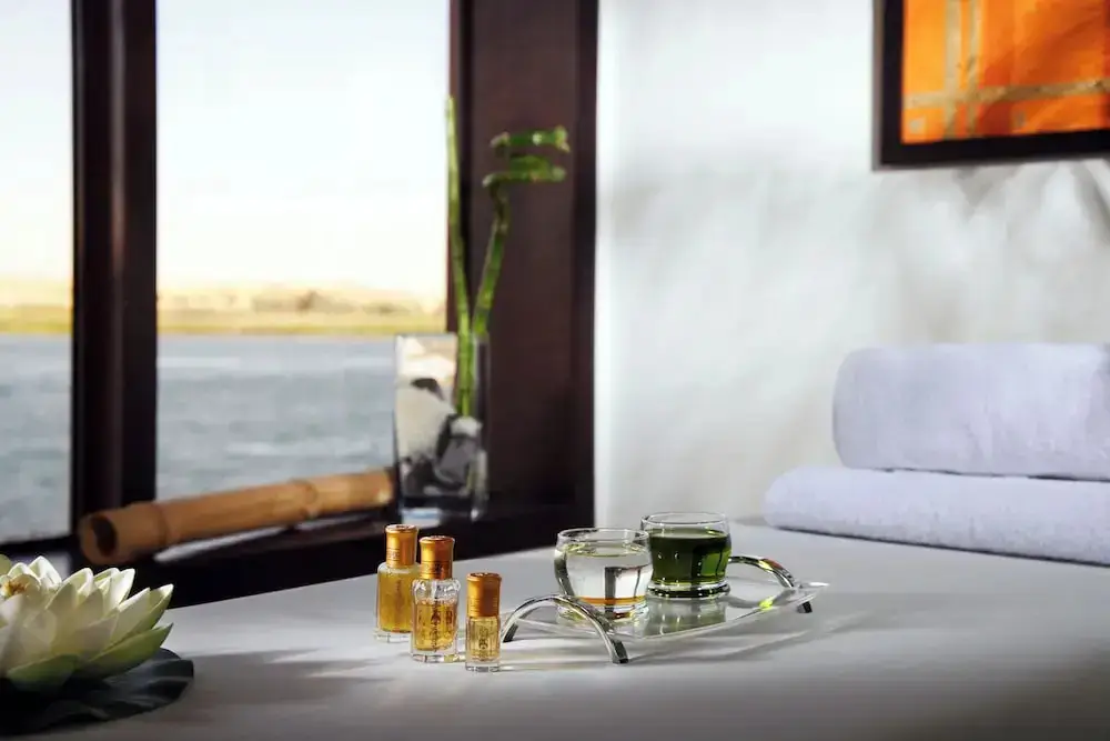 Луксор: Mövenpick Royal Lotus Nile Cruise, Every Monday Four Nights From Luxor, Every Friday Three Nights From Aswan - Including Excursions & Sightseeing