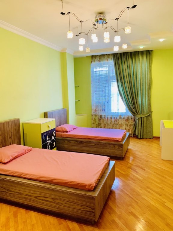 Баку: Cosy Apartment With 3Bdr And 2 Bth