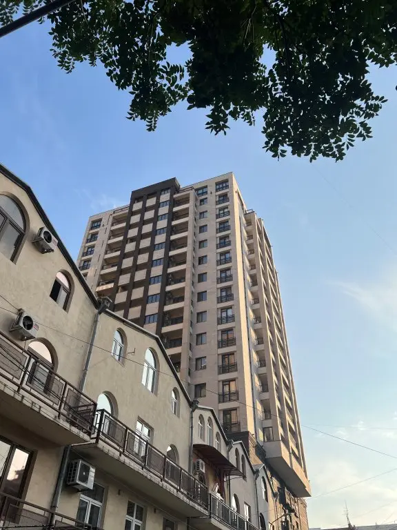 Ереван: Апартаменты улучшенные с балконом от Sweet Home