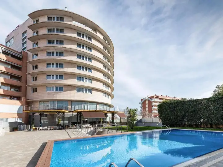 Дубай: Отель Towers Rotana