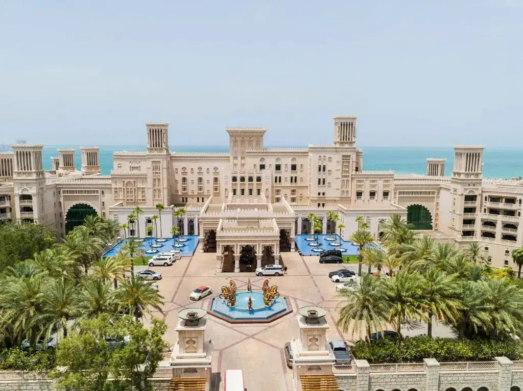 Отель Jumeirah Al Qasr Dubai — фото 1
