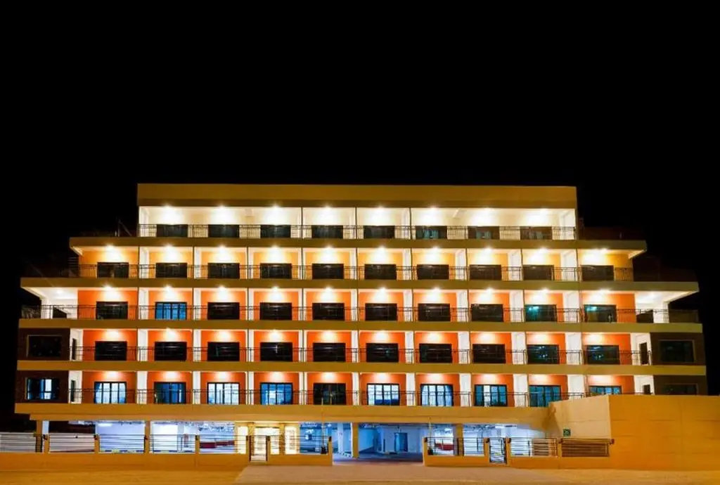 Дубай: Home Away Hotel