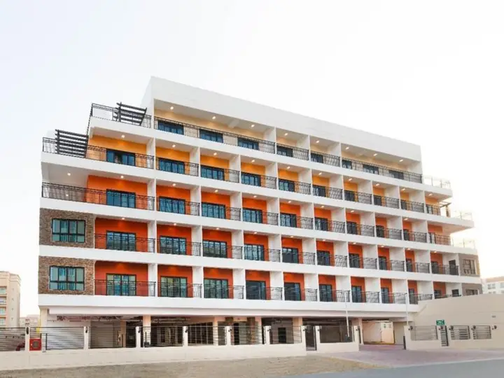 Дубай: Home Away Hotel