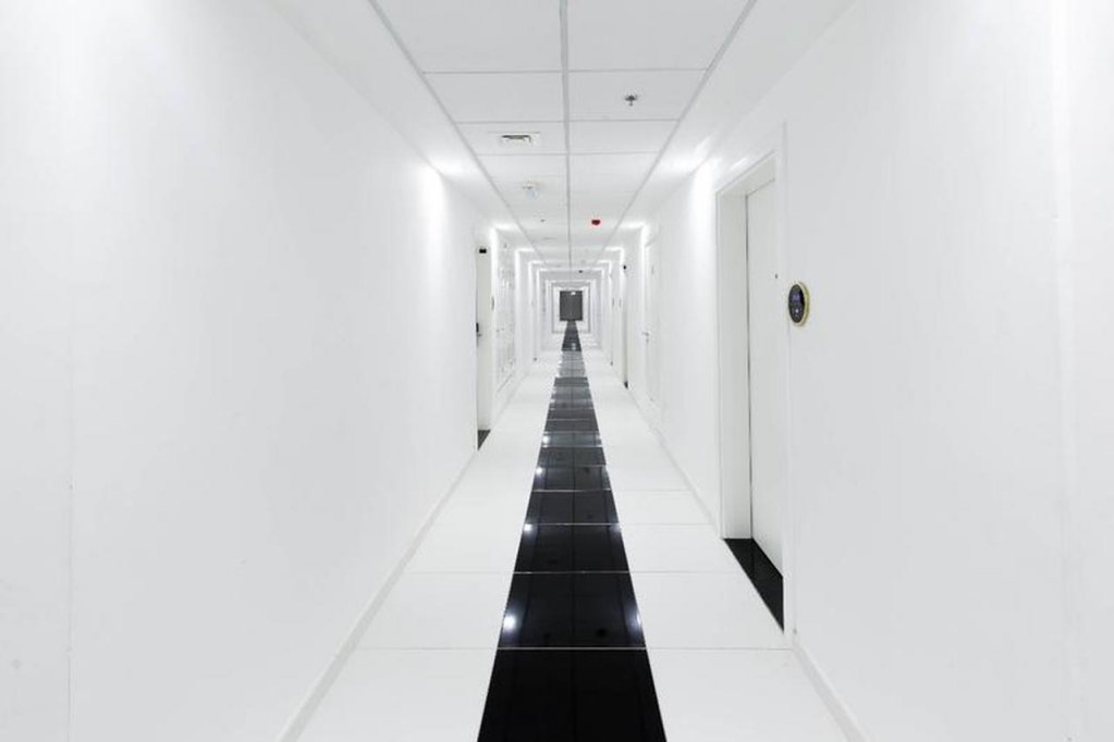 Дубай: Home Away Hotel