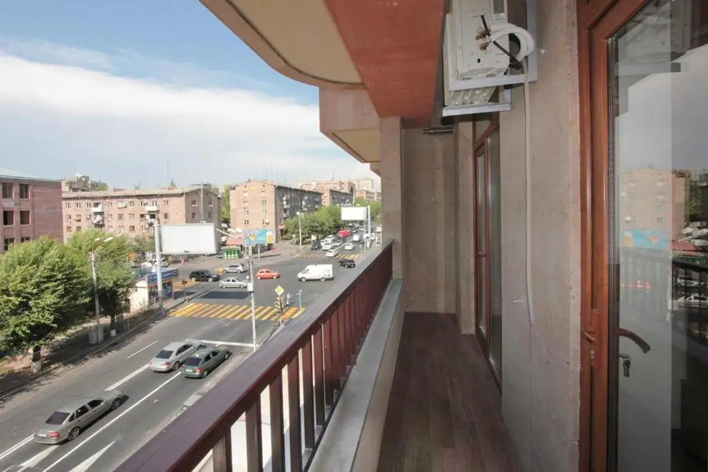 Ереван: Metro apartment