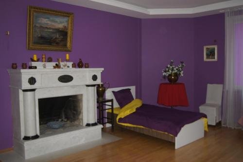 Тбилиси: peaceful yellow hostel with garden