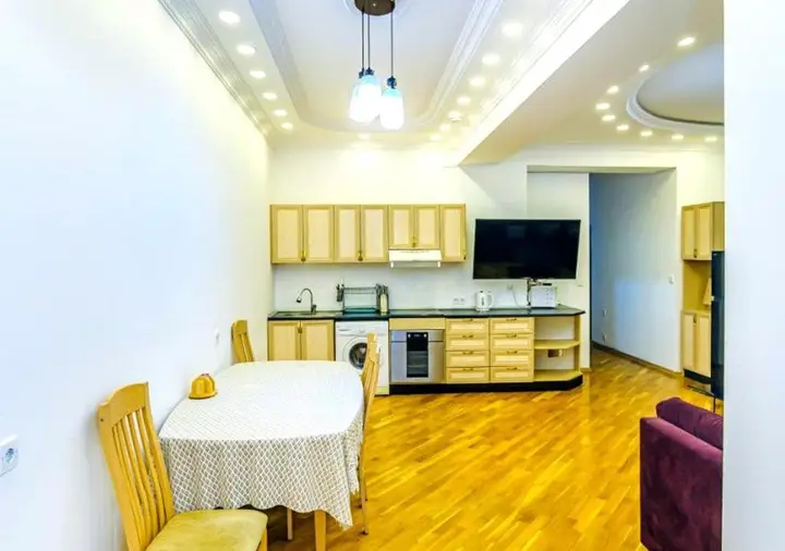 Баку: 7 Bedroom Apartment on LEYLEK - Nİzami st.