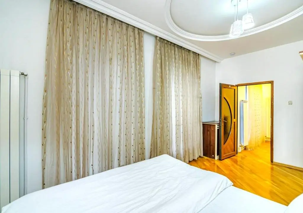 Баку: 7 Bedroom Apartment on LEYLEK - Nİzami st.