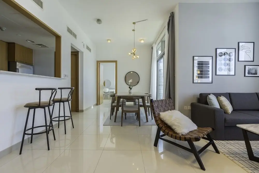 Дубай: Sleek & Serene Apartment w/ Stunning Marina Views