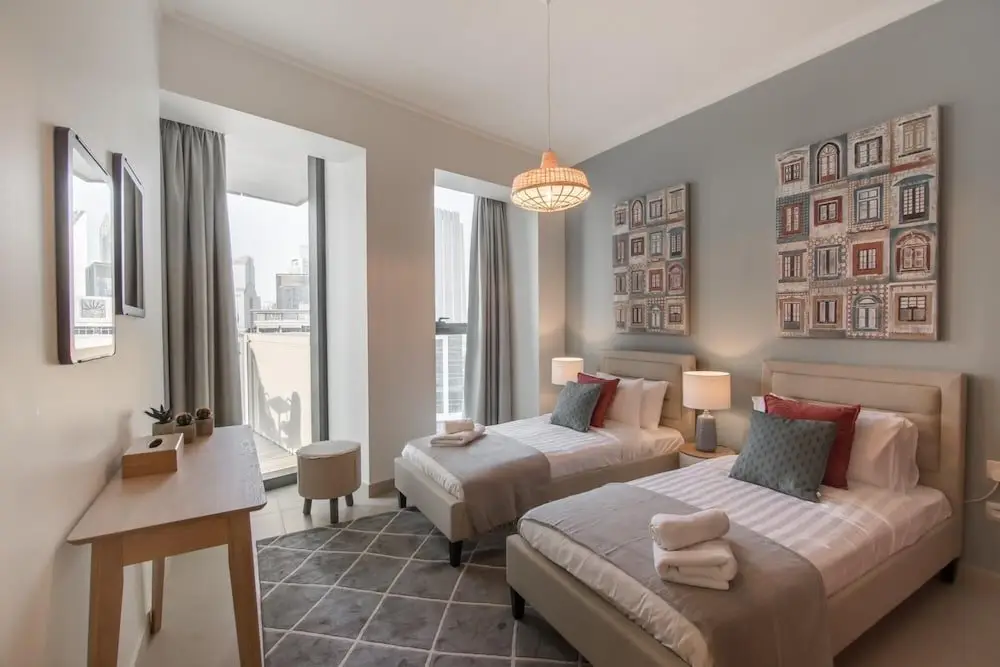 Дубай: 5 Apt in Architectural Marvel of Dubai
