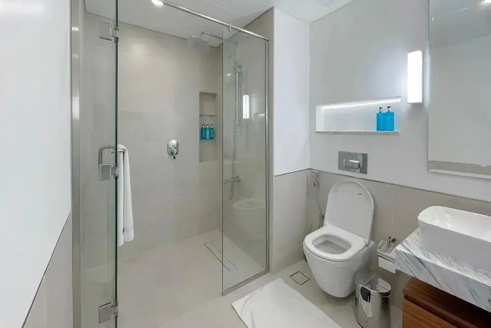 Дубай: Elegant Pool View | 2BR Apartment