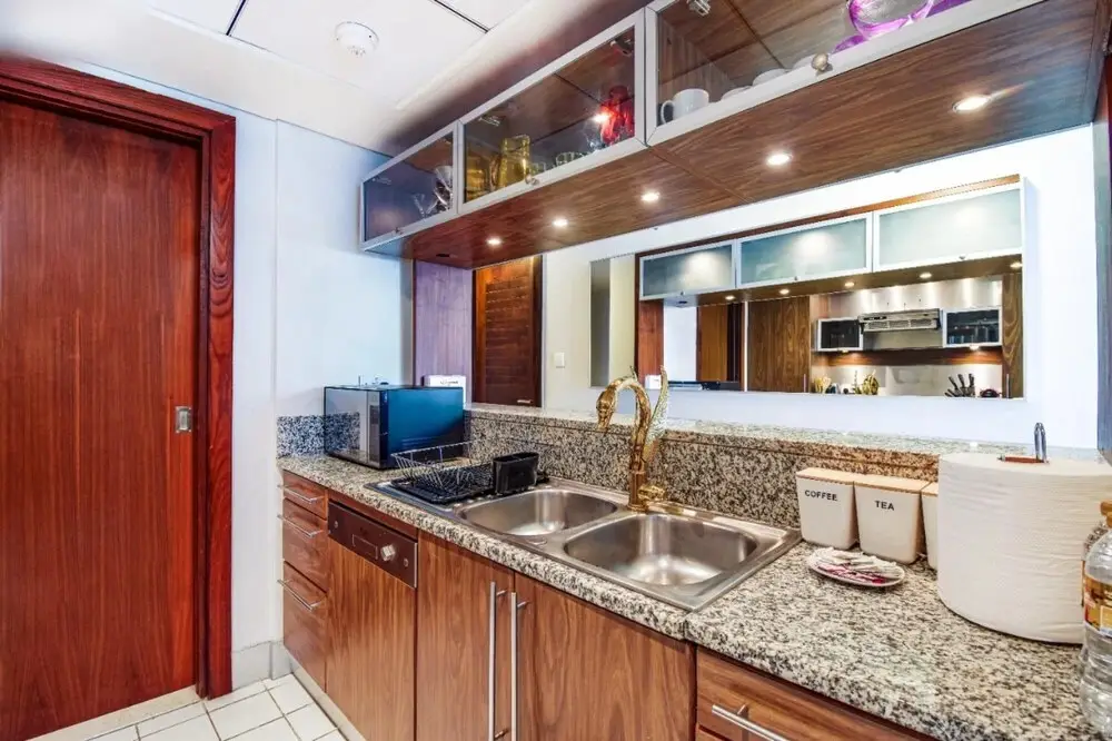 Дубай: 2B Apt With Waterfront View JBR