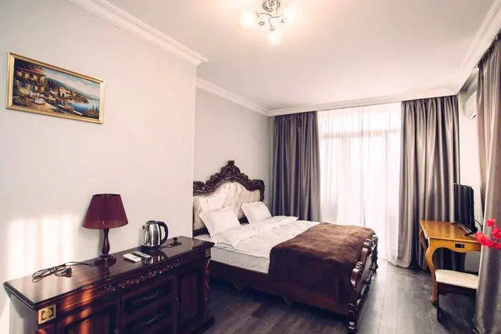 Тбилиси: Hotel Astoria Sky