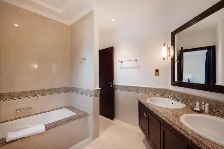 Дубай: Maison Privee - Palm Jumeirah Beach Front XL Villa w/Prvt Pool