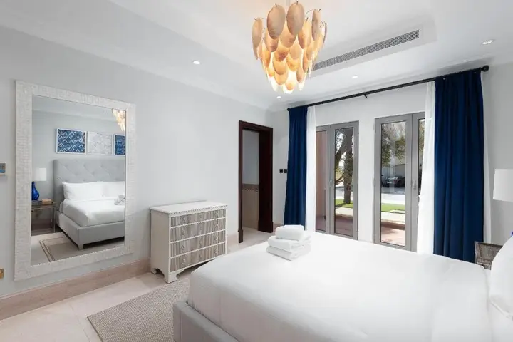 Дубай: Maison Privee - Palm Jumeirah Beach Front XL Villa w/Prvt Pool