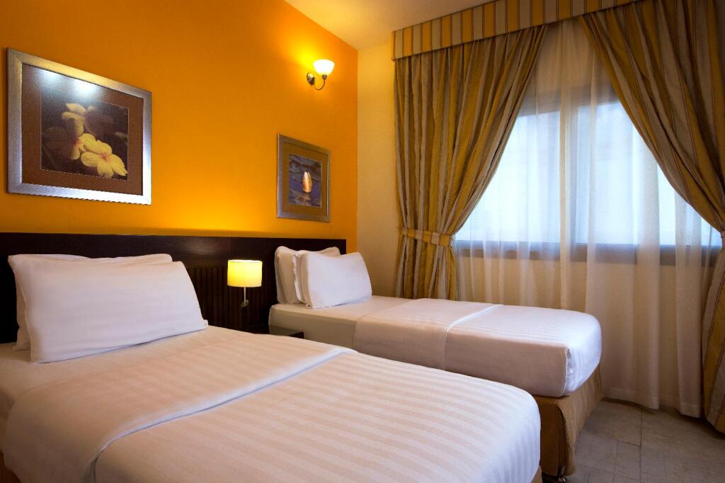Дубай: TIME Topaz Hotel Apartment