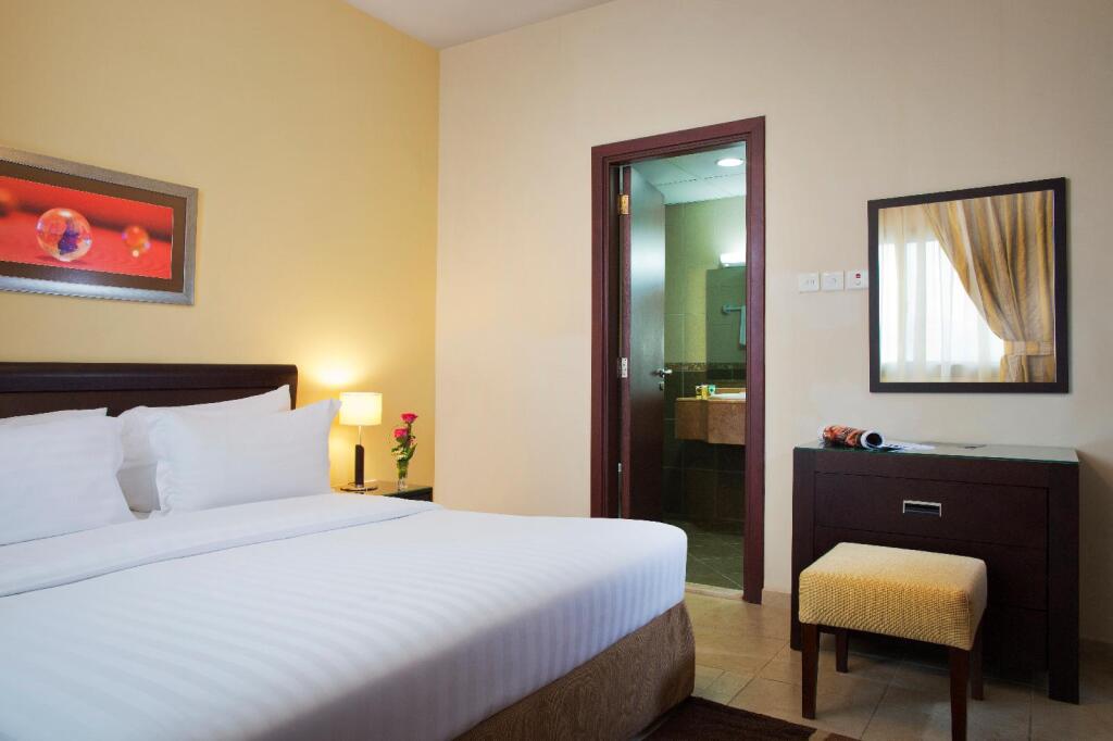 Дубай: TIME Topaz Hotel Apartment