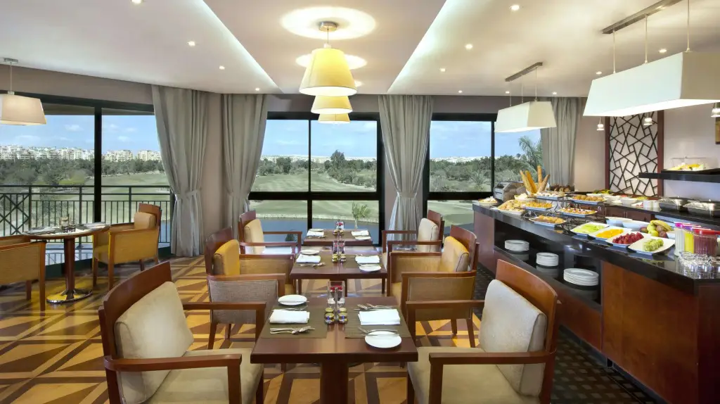 Город 6-го октября: Курортный отель Hilton Pyramids Golf