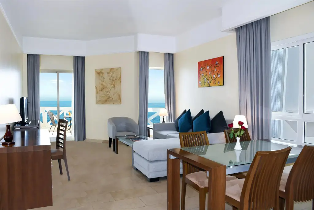 Аджман: Отель Ramada By Wyndham Beach Ajman