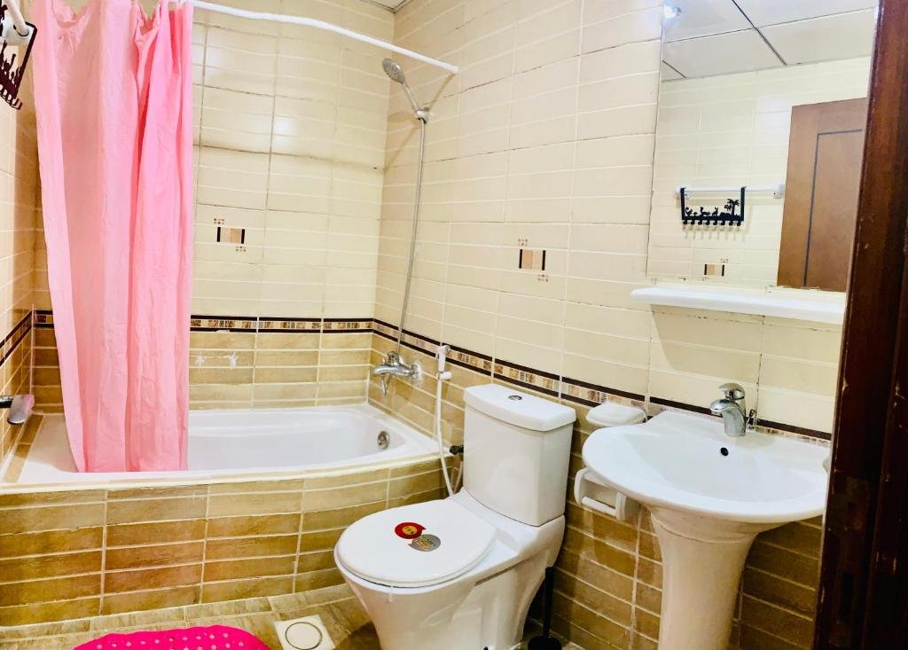 Дубай: Nash Guest House Females Only