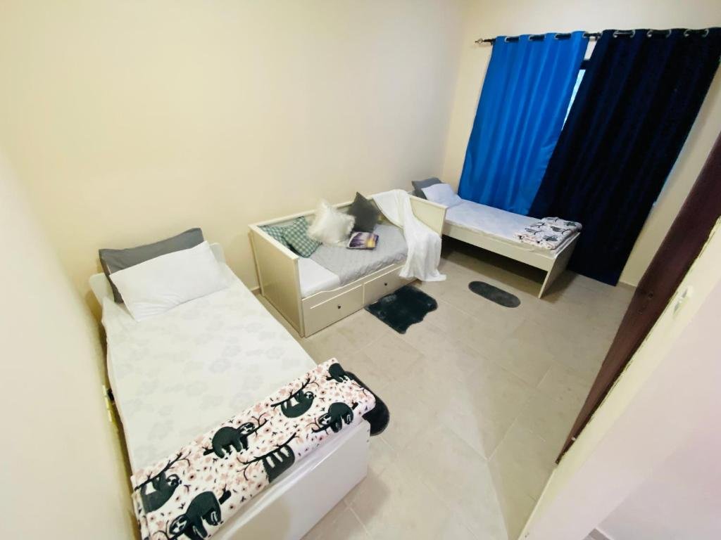 Дубай: Nash Guest House Females Only