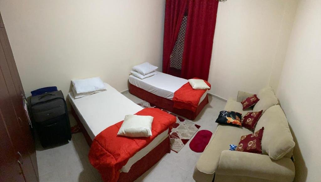 Дубай: Nash Guest House Females Only