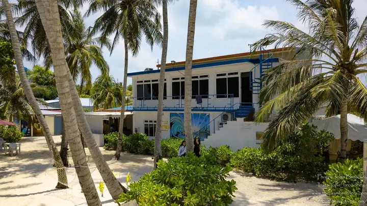 Тулусду: Batuta Maldives Surf View