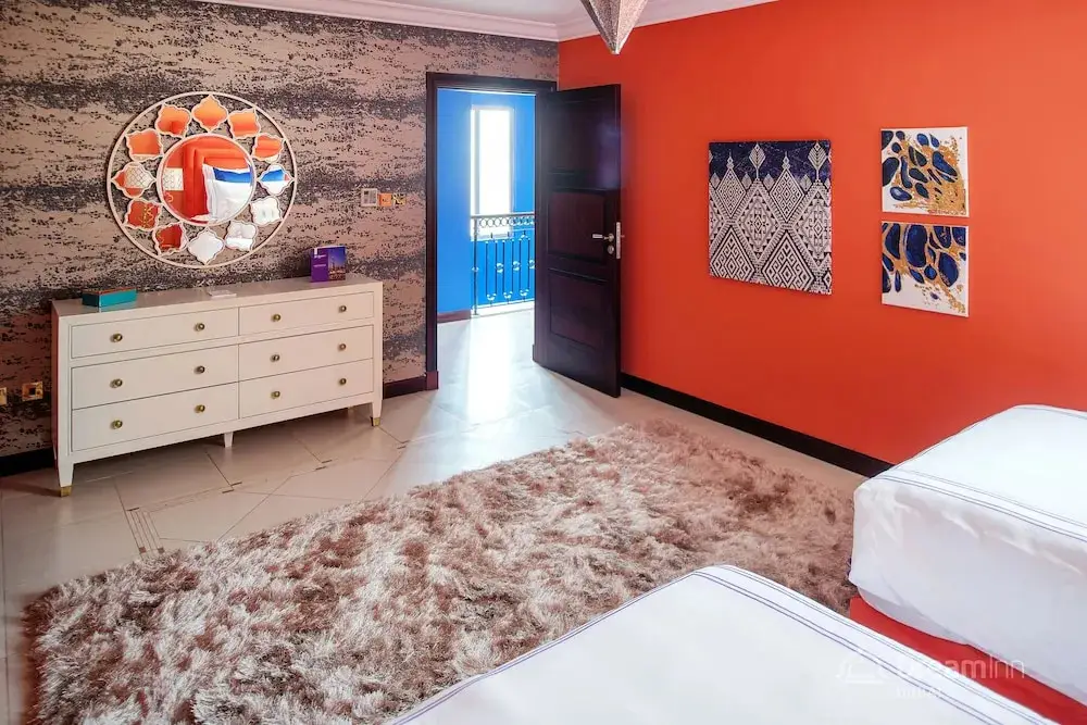 Дубай: The Palm Jumeirah Villas - Frond E by LUX Holiday Home