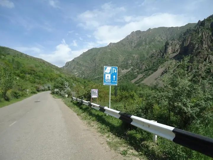 Ехегис: The River House Yeghegis