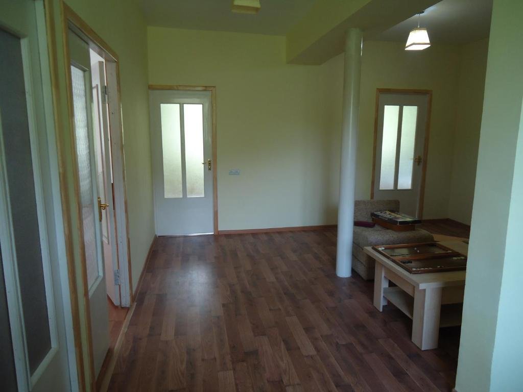 Ехегис: The River House Yeghegis