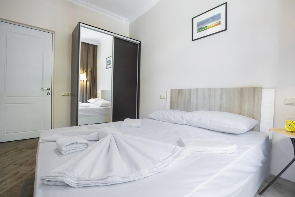 Ереван: Stay Inn (Стей Инн) на проспекте Месропа Маштоца 16А