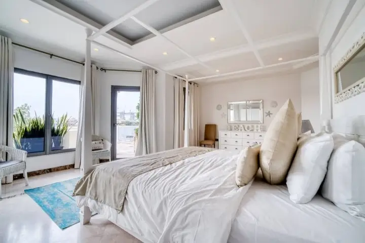 Дубай: Private 5 Bedrooms Villa With Pool