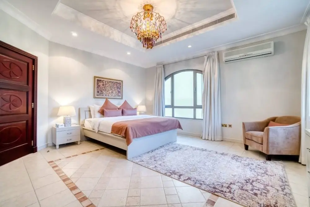 Дубай: Private 5 Bedrooms Villa With Pool