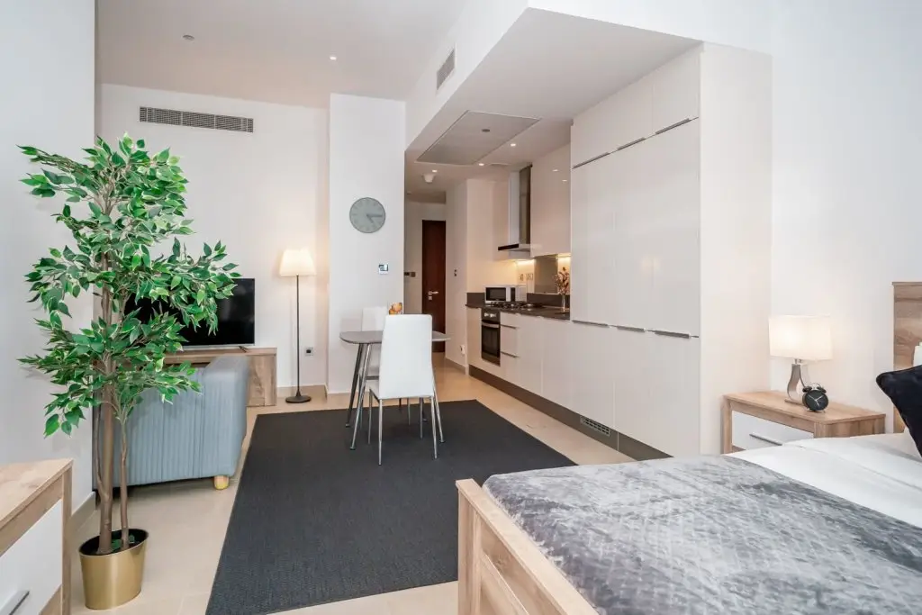Дубай: Unique bright studio with balcony in Marina Gate